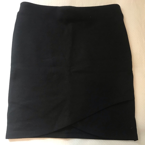 Aritzia Talula black primrose skirt - Picture 3 of 4